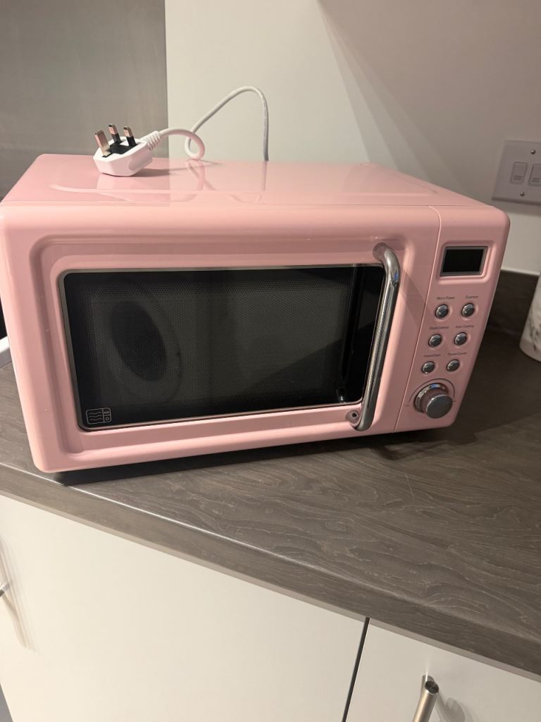 Matching Pink Microwave, Kettle, and Toaster Set – Excellent Condition