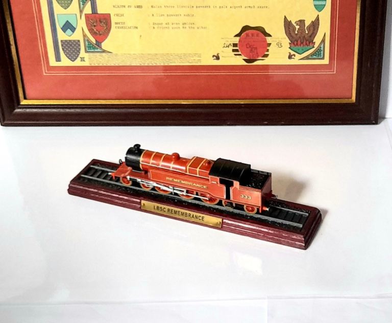 MODEL LOCOMOTIVE on a PLINTH - L.B.S.C. REMEMBRANCE - VERY GOOD