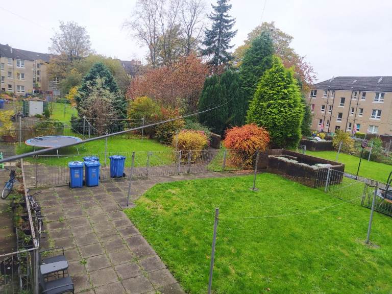 Beautifully presented two-bedroom flat near Bellahouston Park