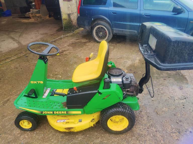 JOHN DEERE GX75 RIDER LAWNMOWER  Used 