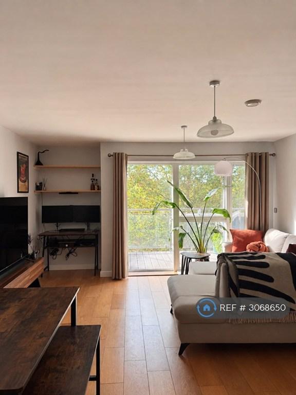 1 bedroom flat in London, London, SE15 (1 bed) (#3068650)