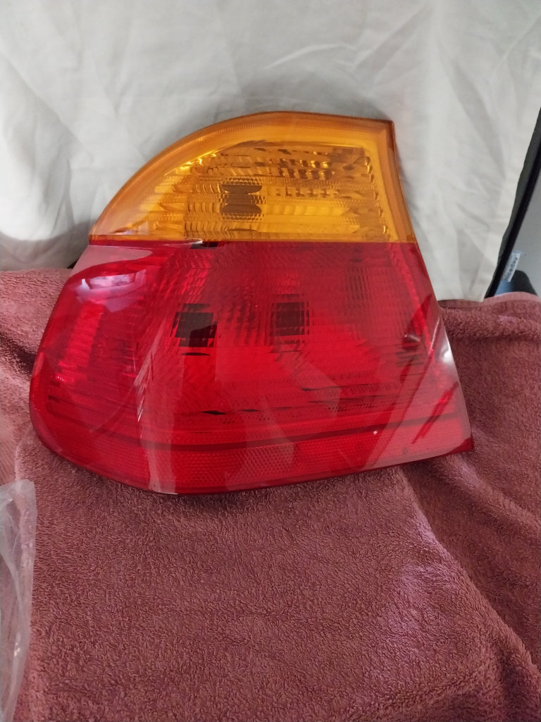 BMW 3 SERIES GENUINE PART NUMBERS  8364921 AND 8364922 