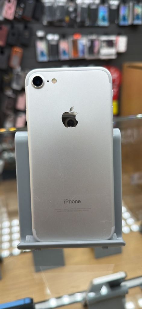 Unlocked Apple iPhone 7 (Silver) - Good Condition, Ready to Go