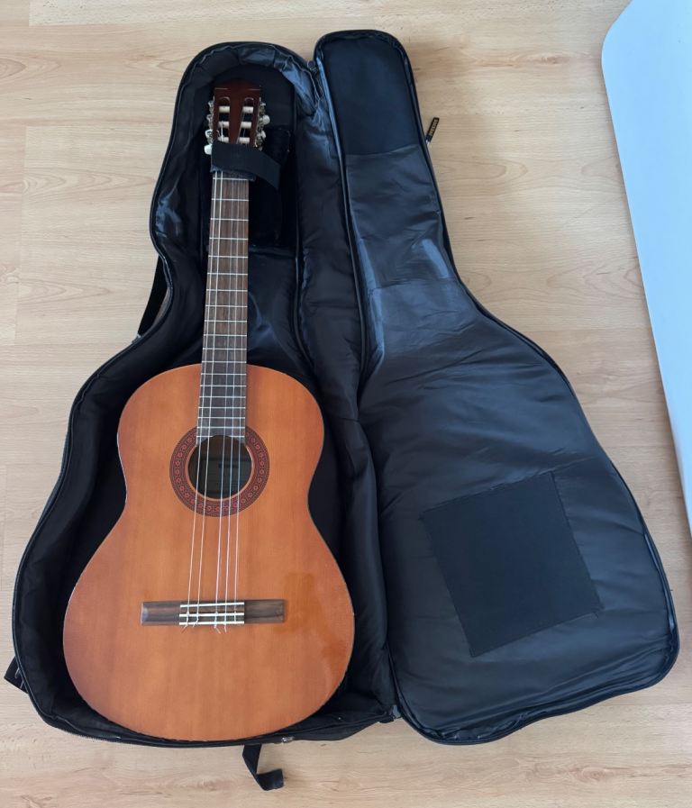 Yamaha C40 6 string classical guitar in brown and case- collection from Radlett, Hertfordshire