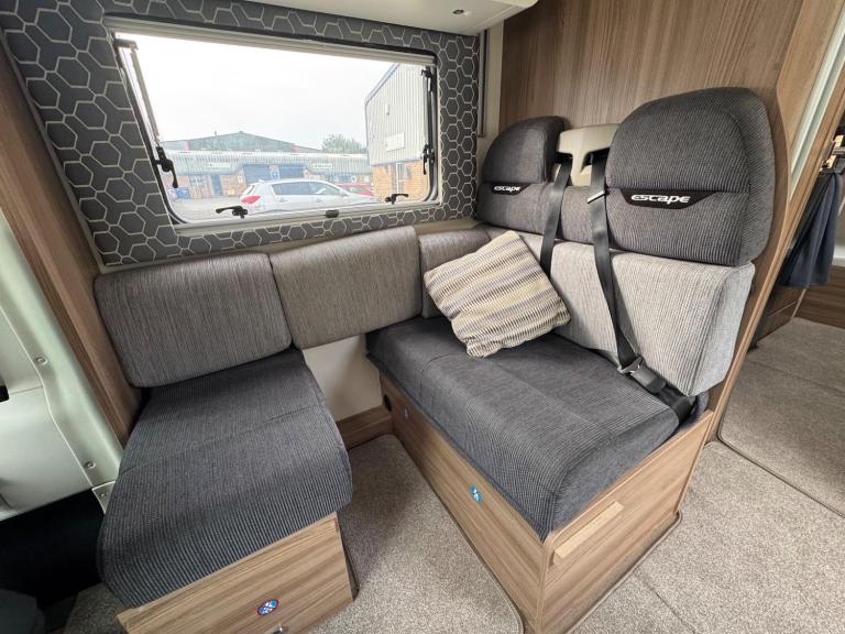 SWIFT ESCAPE 695 - 2017