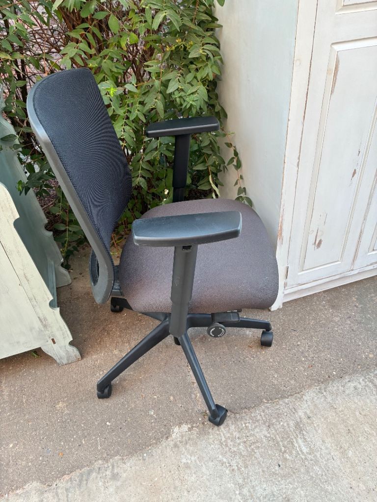 Black Office Chair with Wheels – Good Condition