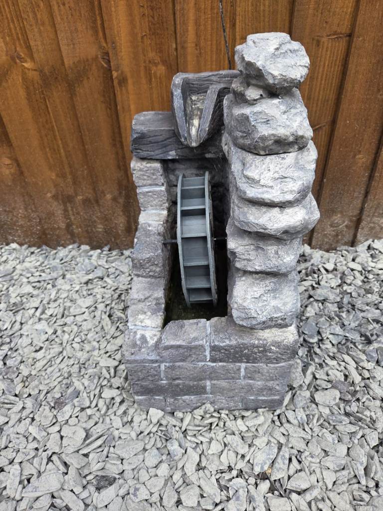 Solar water fountain 