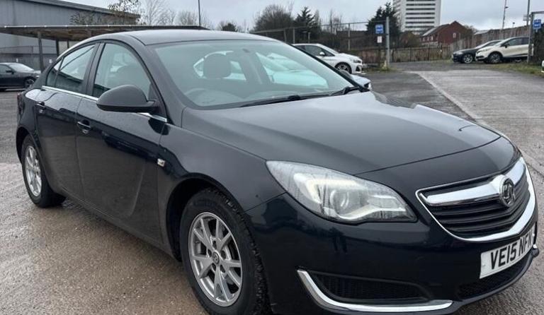 2015 Vauxhall Insignia 2.0 CDTi ecoFLEX Design 5dr ++ 20 TAX / 76 MPG / 7 SERVICES ++ HATCHBACK D...