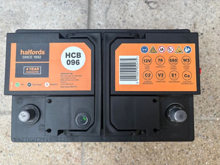 Halfords HCB 096 12V car battery