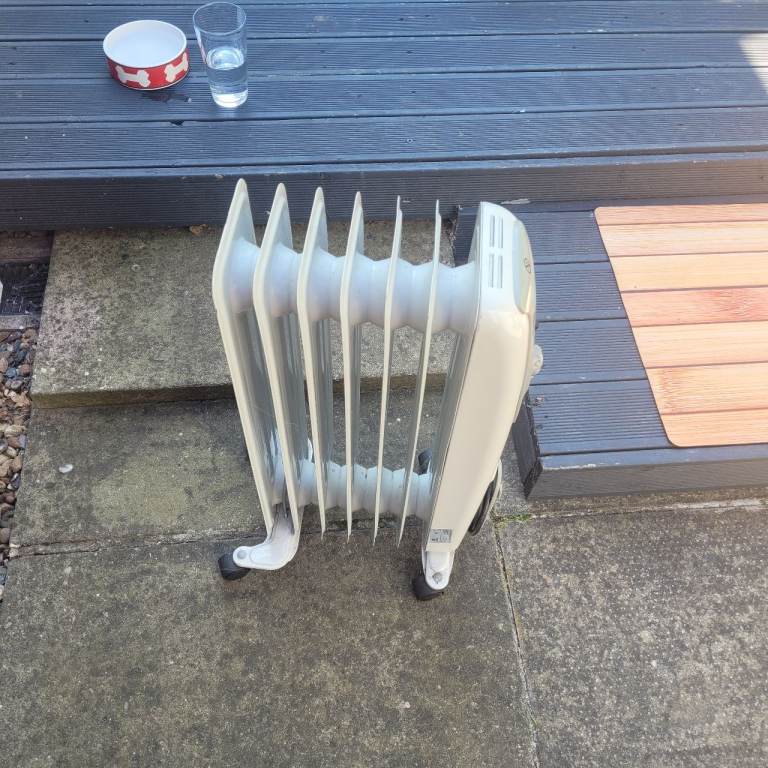White Electric Oil Filled Radiator Heater – Good Condition