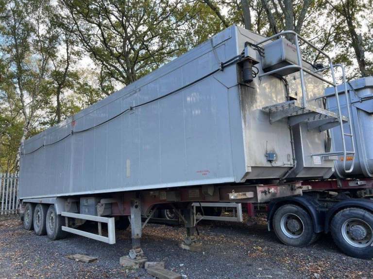 2013 FRUEHAUF TRI-AXLE TIPPING TRAILER