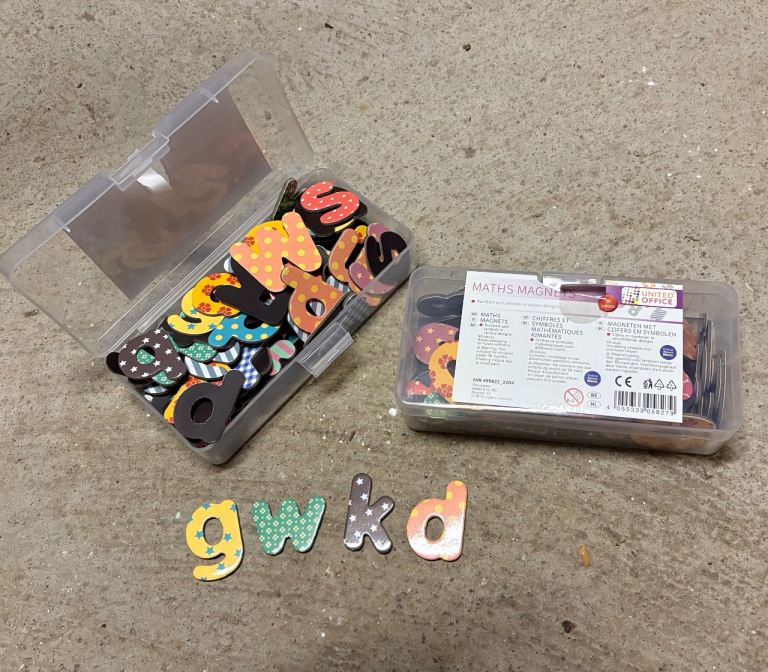 Magnetic letters 