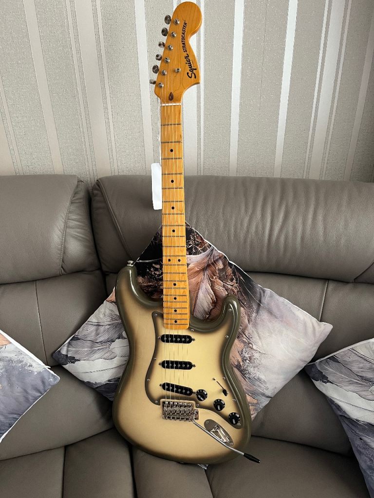 Squier Stratocaster classic vibe 70s Antigua 