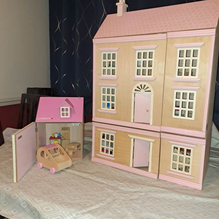Ladybird wooden dollhouse, garage + car.