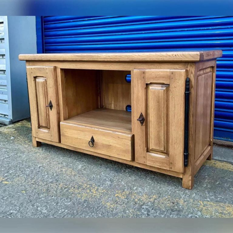 Contemporary Oak Media/ TV Cabinet £75
