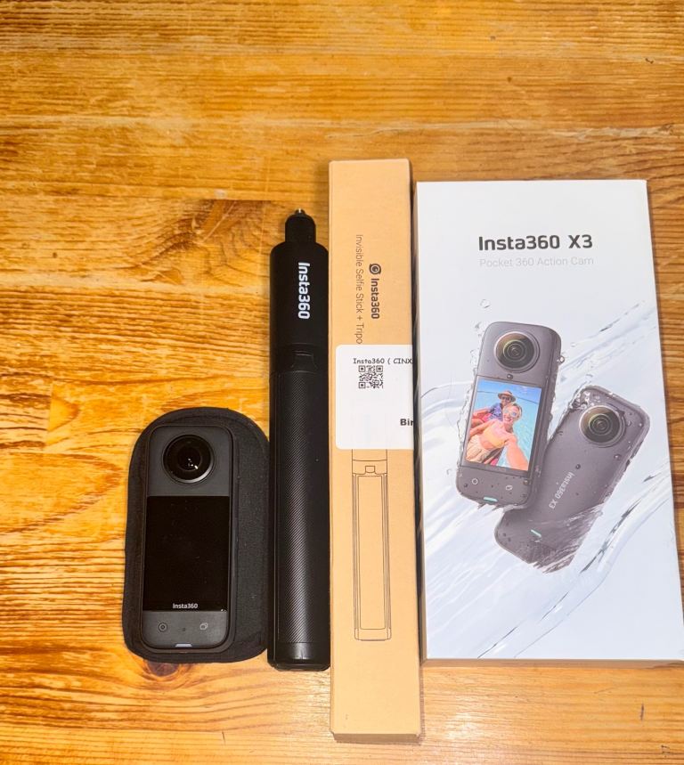 Insta360 X3 + extra accesory