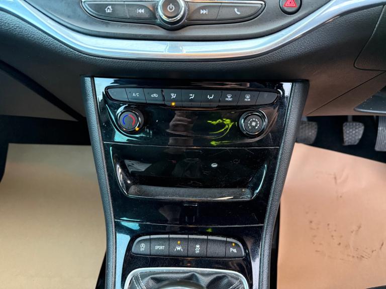 2016 Vauxhall Astra 1.6 CDTi 16V 136 SRi 5dr HATCHBACK Diesel Manual