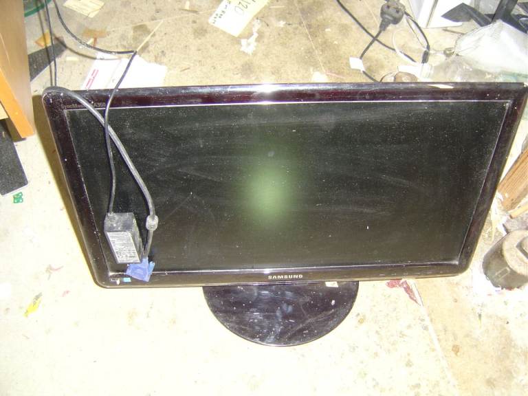 SAMSUNG 23" COMPUTER MONITOR