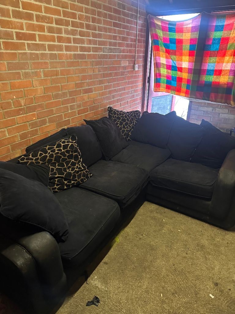 Free!! Black large corner sofa - Dereham 