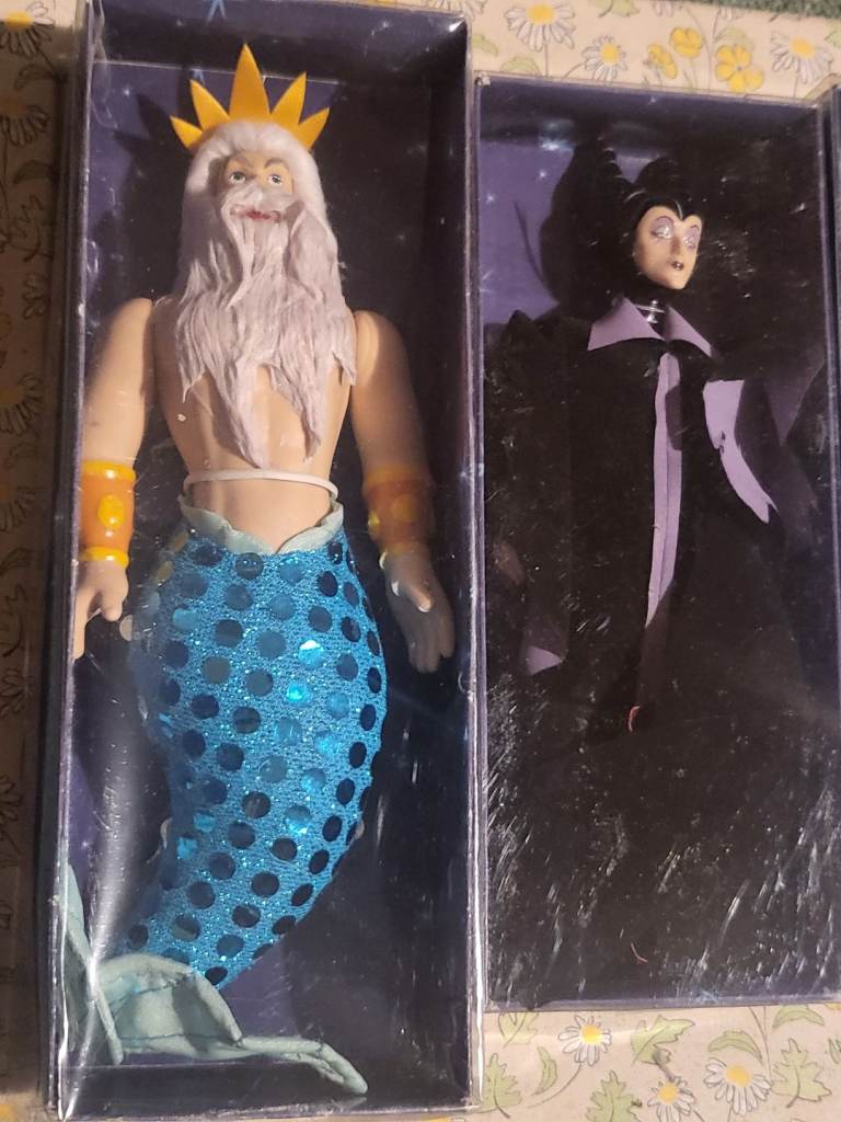 7 Collectable 2004/2005 Disney Dolls - In Boxes - Christmas