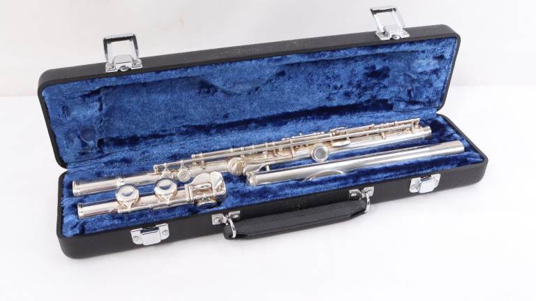 Elkhart Series 300 Silver Plated Flute. Cased.    "Has been dropped"