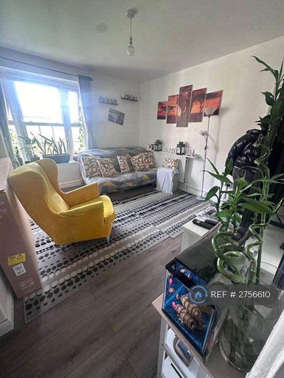 1 bedroom flat in Exeter House, London, SE15 (1 bed) (#2756610)