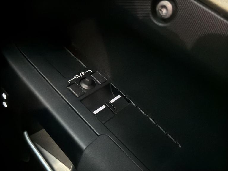 2023 Land Rover Defender 3.0 D250 Hard Top Auto PANEL VAN DIESEL Automatic