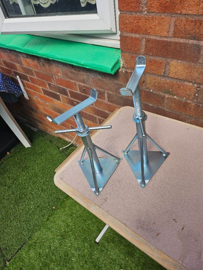 Caravan axle stands 