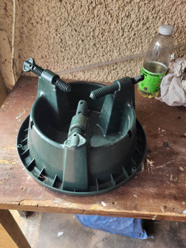 Green Plastic Christmas Tree Stand – Good Condition