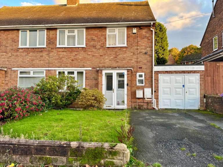 3 Bedroom House to LET ON Mount Road