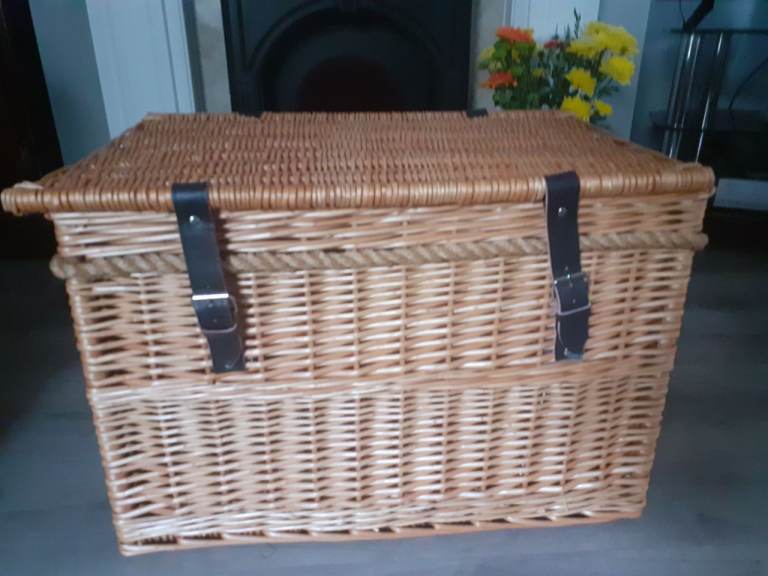 Large Wicker Storage Basket with Lid and Leather Straps