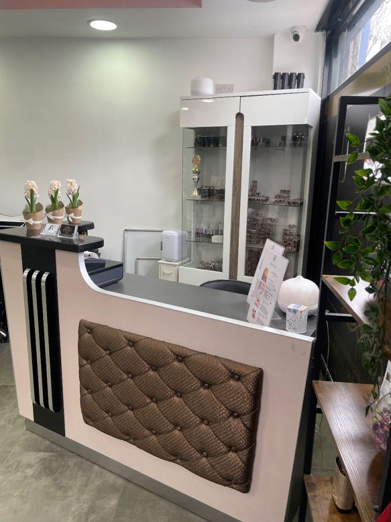 HAIR CHAIR and BEAUTY SPACE TO RENT in EAST HAM