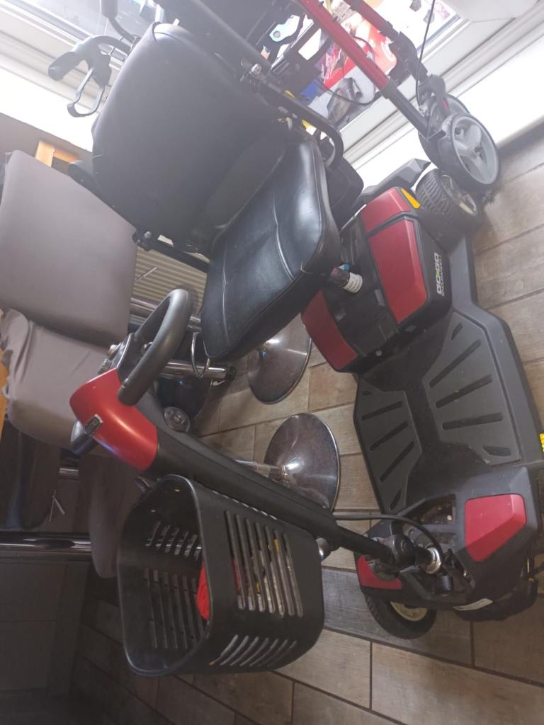 Fold up mobility scooter 