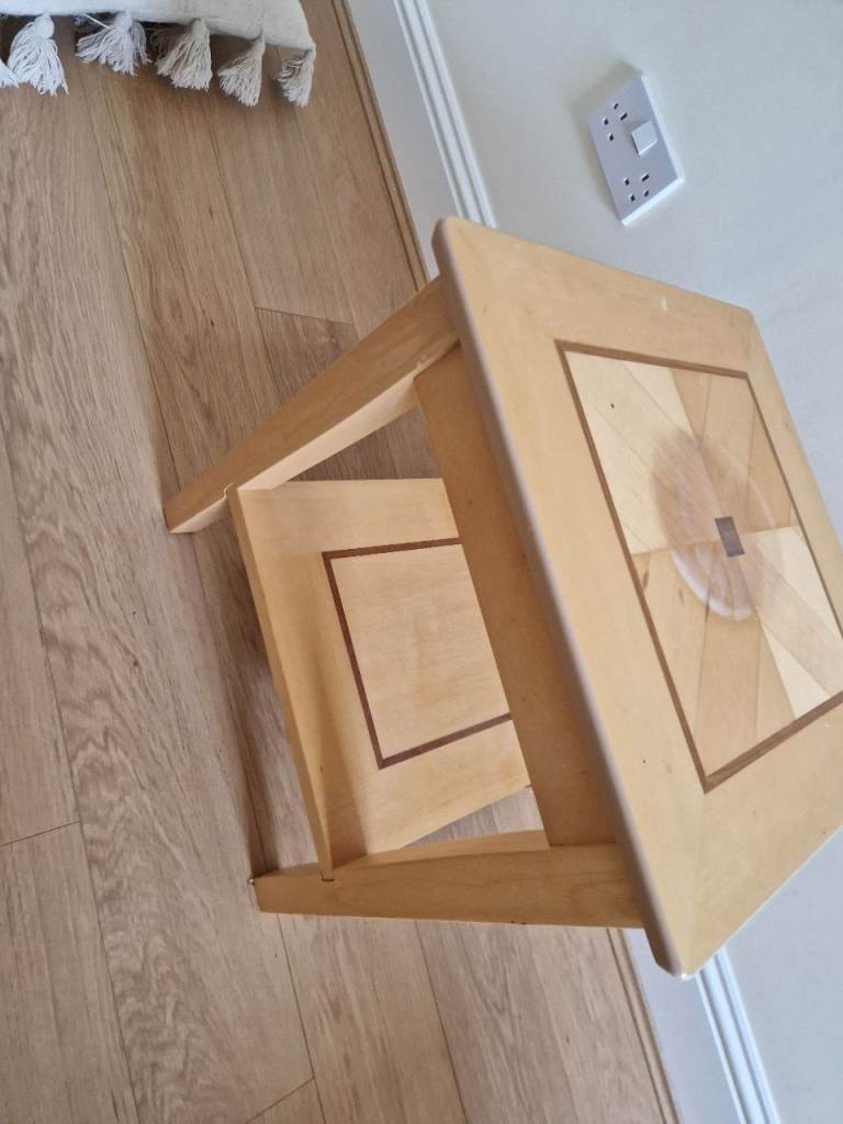 FREE - Small coffee table - collect by 9th