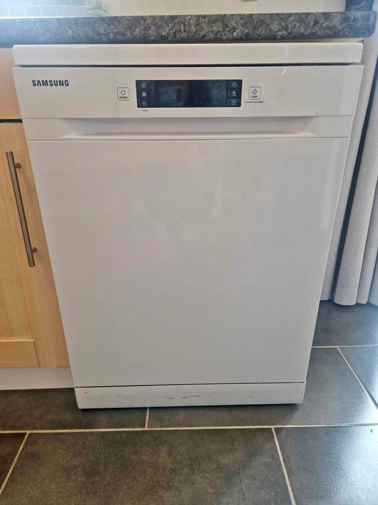 Samsung Dishwasher in White – Excellent Condition, Fully Working