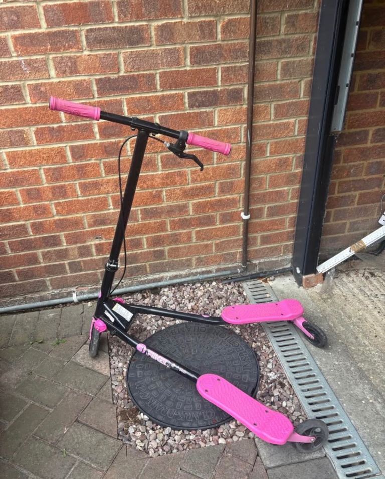 Flicker A3 Air Children's Pink Wiggle Scooter