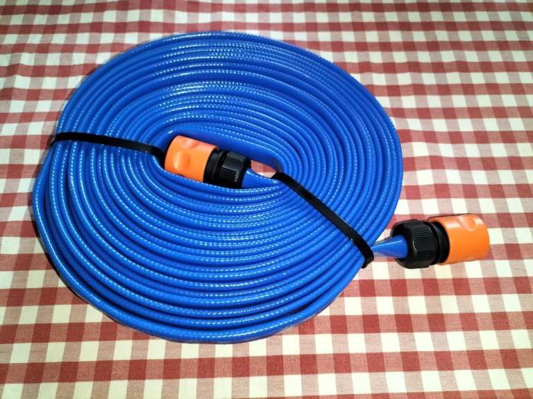 10m flat hose pipe - ideal for camping, stows away neatly - literally only used once...