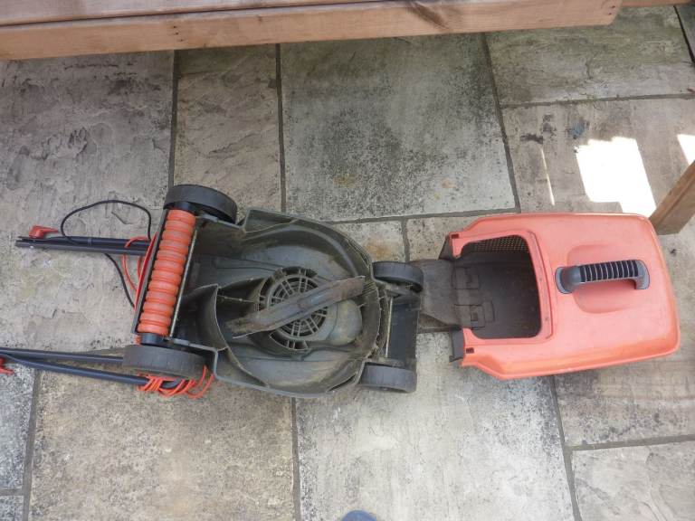Electric Lawnmower with Grass Box – used