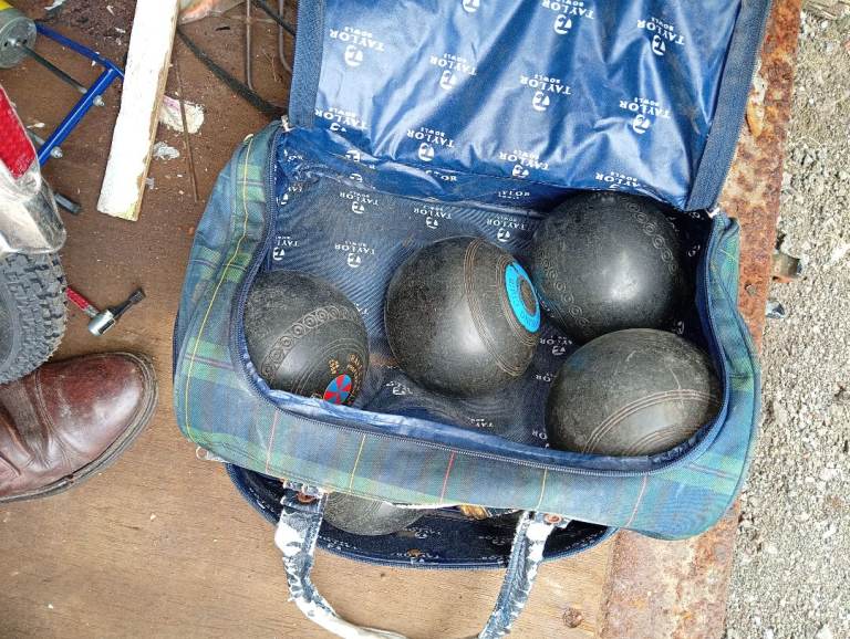 Taylor Bowls Set with Carry Bag – Good Condition