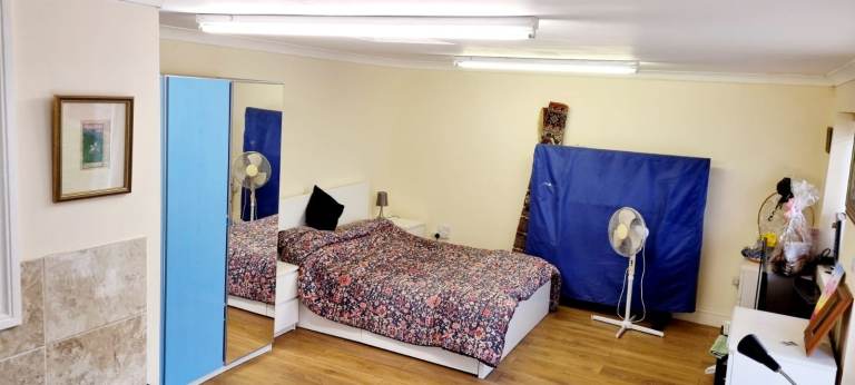 Fully Furnished accommodation - Wood Green/Palmer Green