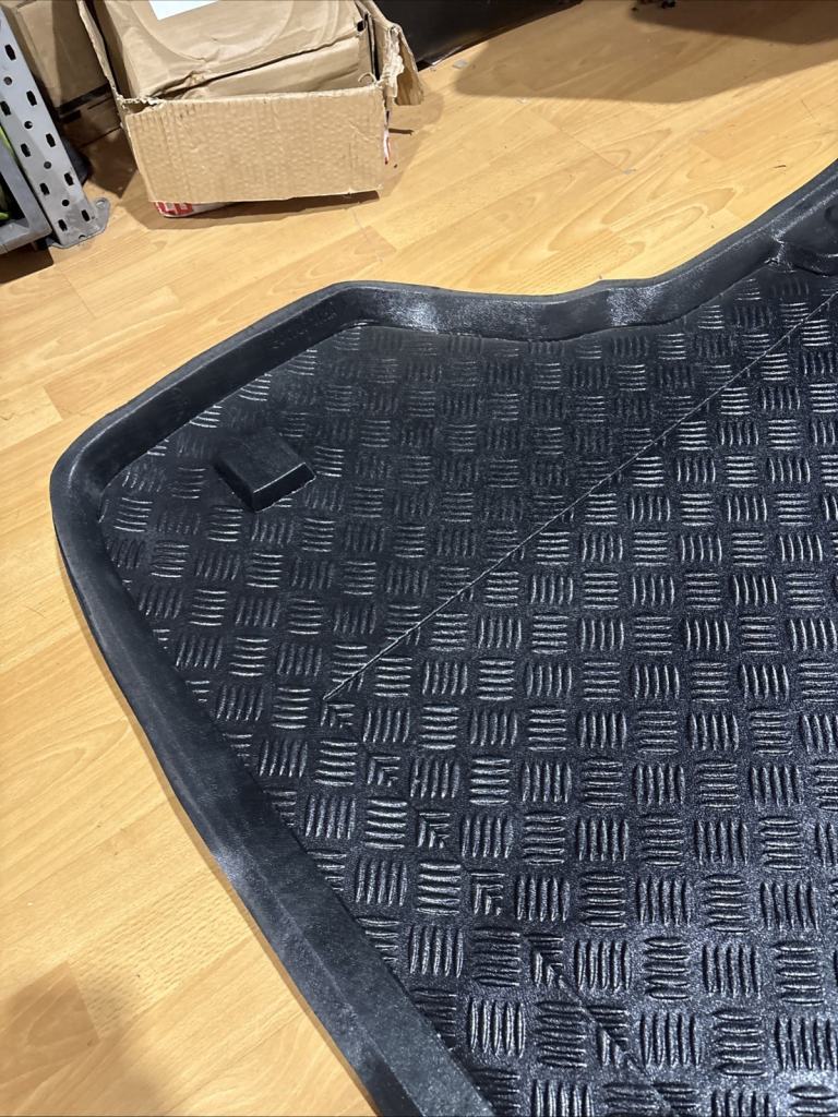Toyota Avensis Mk1 Estate Heavy Duty Boot Liner