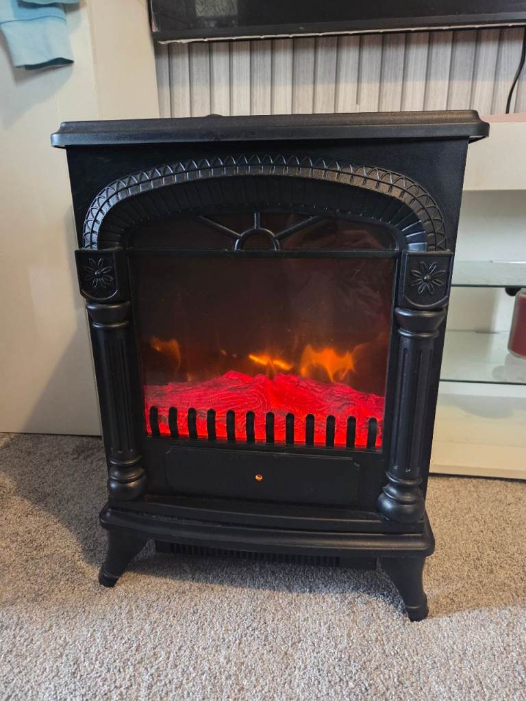 Electric Fireplace Heater with Flame Effect – Black, Good Condition
