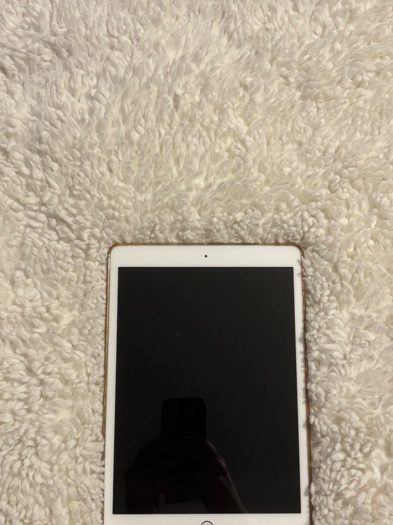 iPad 7th generation like new 
