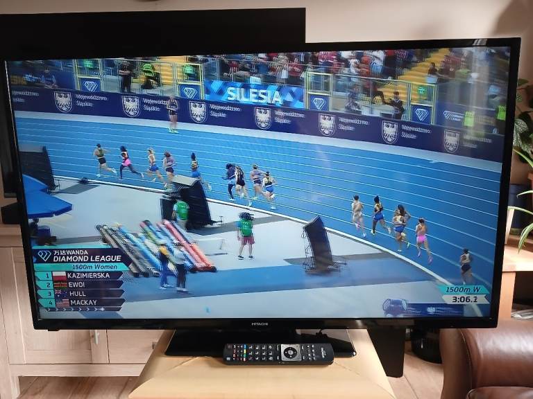 Hitachi 50-inch Full HD LED Smart TV – Great Condition
