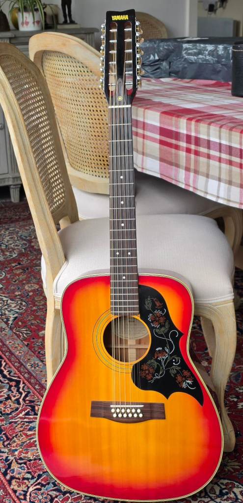Beautiful and rare Yamaha Sunburst (SB) Folk 12 string Guitar 