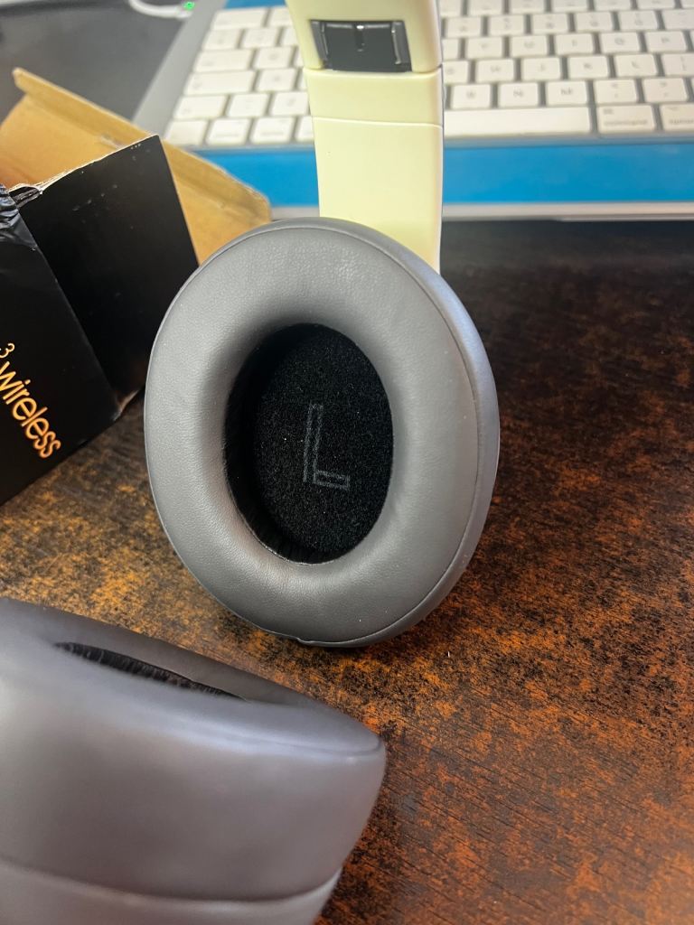 Beats Dr Dre studio3 wireless headphones 