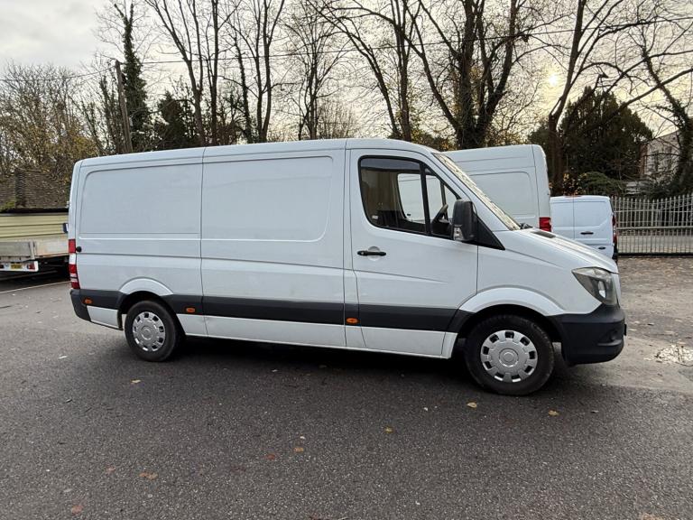 2018 MERCEDES SPRINTER 2.1L DIESEL WHITE MANUAL MWB LOW ROOF PANEL VAN - 194K