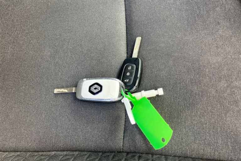 2020 Renault Clio 1.0 SCe 75 Play 5dr HATCHBACK PETROL Manual