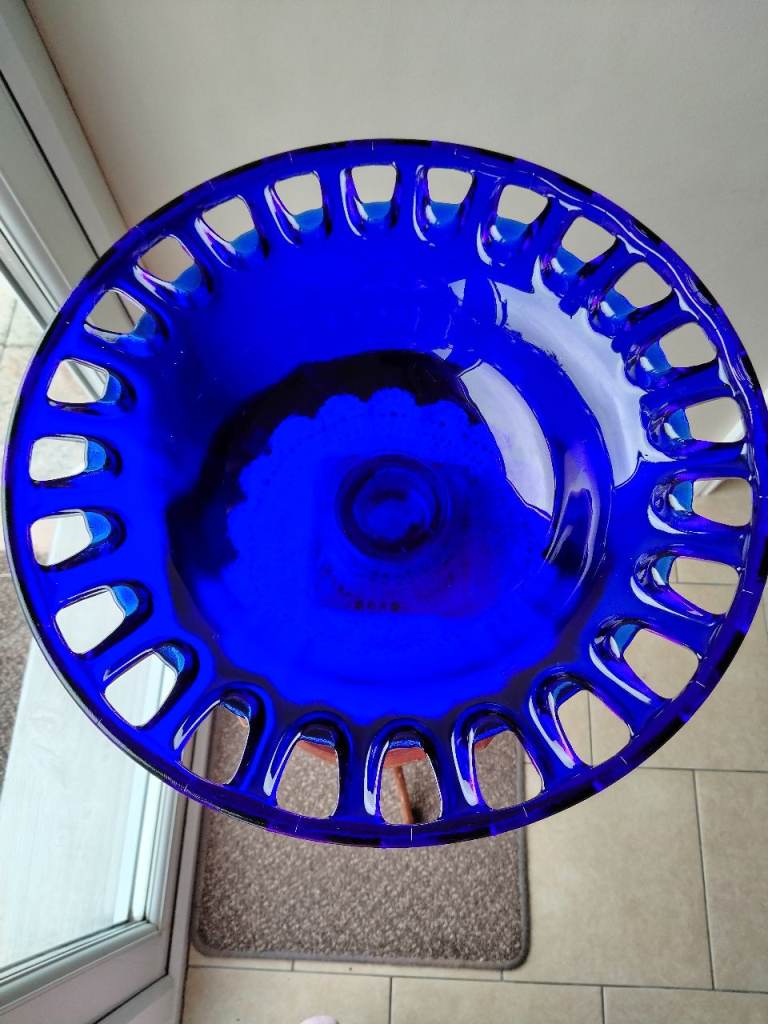 Stunning  Cobalt Blue Glass Decorative Bowl – Good Condition