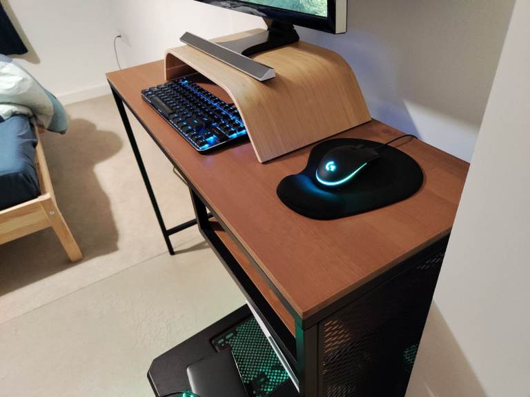 Small desk for PC